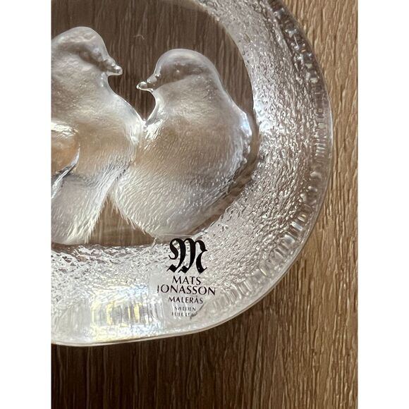 Mats Jonasson Sweden Crystal Glass Paperweight Lovebirds Doves Signed Rare - Picture 2 of 5